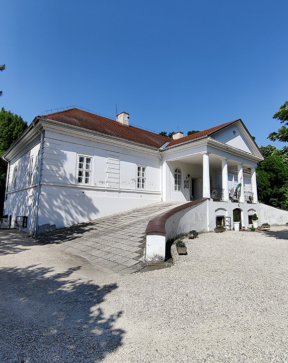 Dabas – Halász Móric-kúria